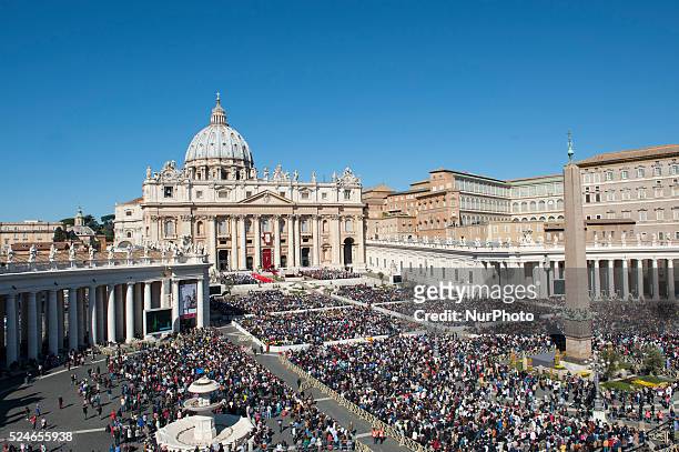 General view of St. Peter's Square during the Palm Sunday Mass held by Pope Francis on March 29, 2015 in Vatican City, Vatican. On Palm Sunday...