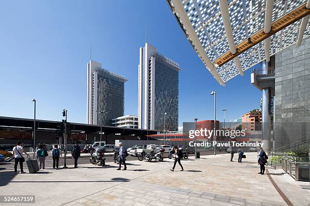 torre garibaldi, porta nuova, milan - porta nuova milan stock pictures, royalty-free photos & images