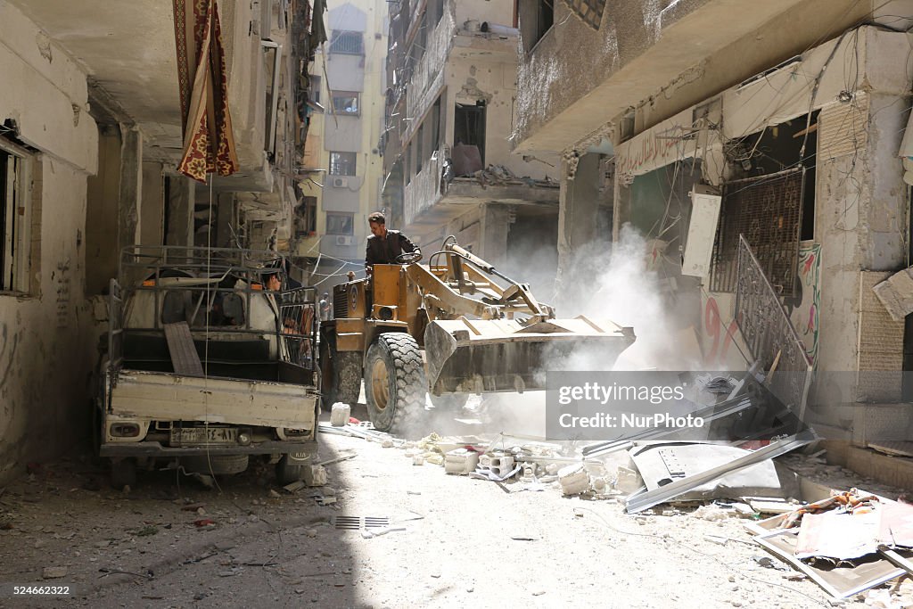 Syrian Machine Heavy machine cleans the street of rubble and burnt the car in place ...