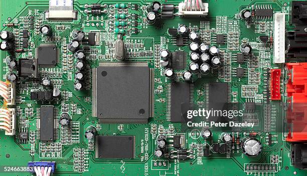 computer motherboard - condensador componente eléctrico fotografías e imágenes de stock