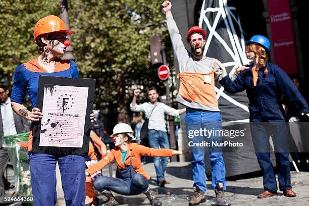 The BAC , the clown activist team from Paris made an action today against the Shale's gas drilling. The police was already at the rendez vous and the...