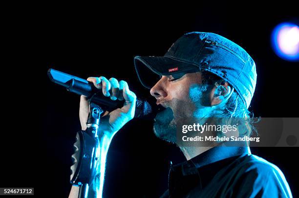 November 10, 2012 ENRIQUE IGLESIAS Performs At Buoniconti Fund To Cure Paralysis.