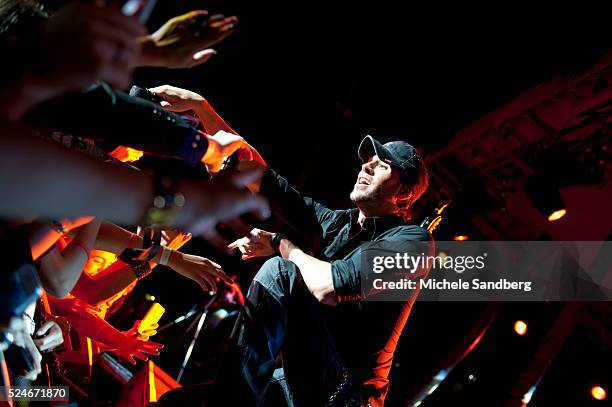 November 10, 2012 ENRIQUE IGLESIAS Performs At Buoniconti Fund To Cure Paralysis.