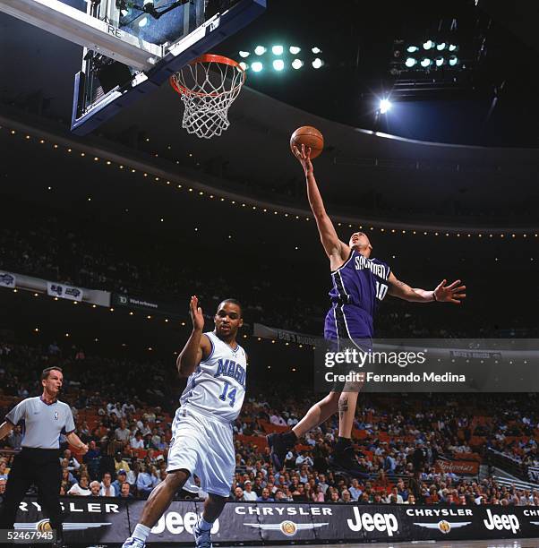 Mike Bibby of the Sacramento Kings goes up for a layup over Jameer Nelson of the Orlando Magic during a game at TD Waterhouse Centre on March 2, 2005...