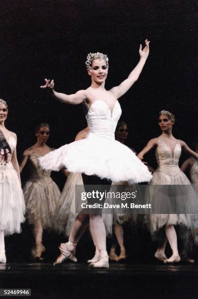 English ballerina Darcey Bussell as Odette/Odile in a Royal Ballet production of Tchaikovsky's 'Swan Lake' at the Royal Opera House, Covent Garden,...