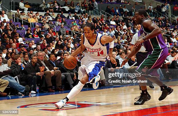 Shaun Livingston of the Los Angeles Clippers drives to the hoop past Anthony Goldwire of the Milwaukee Bucks on March 23, 2005 at the Staples Center...
