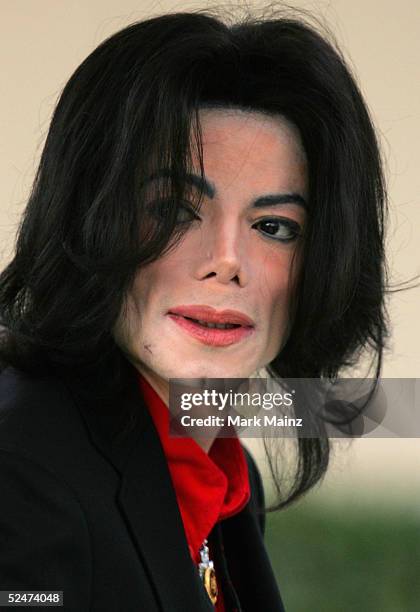 Singer Michael Jackson arrives at the Santa Barbara County Courthouse on day 19 of his child molestation trial March 24, 2005 in Santa Maria,...