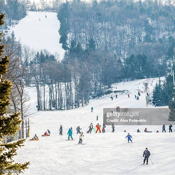 bunny slope at the ski resort - poconos pennsylvania stock pictures, royalty-free photos & images