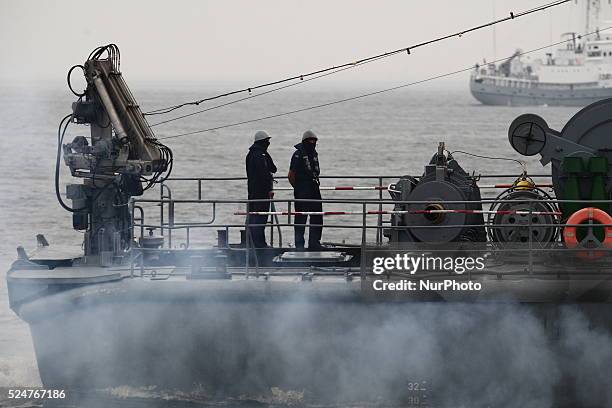 Gdynia, Poland 29th, June 2014 Polish Navy special unit ' Formoza ' soldiers training in Gdynia Port. Specials trains boarding on the enemy ship on...