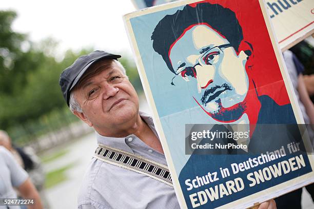 Around 50 activists protest infront of the German Chancellory in solidarity with Whistle-blower Edward Snowden and his seek for asyl in various...