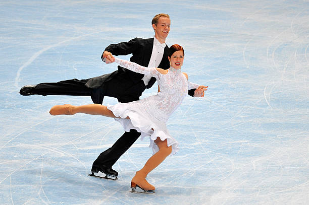 https://media.gettyimages.com/id/524778454/photo/emily-samuelson-and-evan-bates-of-united-states-during-the-ice-dance-compulsory-dance-golden.jpg?s=612x612&amp;w=0&amp;k=20&amp;c=28tkdeIfmCcU9r_DBd98TNSs46H564zULUOIbOoJy6U=