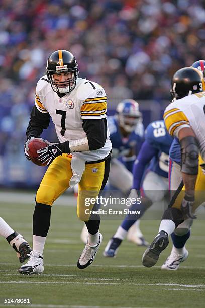 Ben Roethlisberger of the Pittsburgh Steelers prepares to handoff during the game against the New York Giants at Giants Stadium on December 18, 2004...