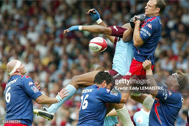 French Rugby Championship Semi-Finals. Bourgoin vs Stade Francais. Alexandre Bias and Patrick Tabacco compete for the ball during the line-out.