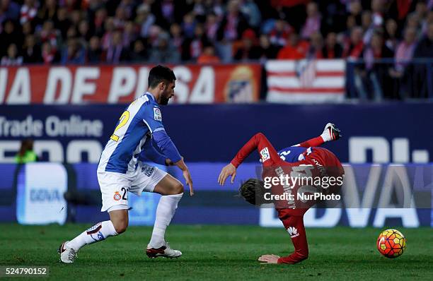 Atletico de Madrid's Uruguayan Defender Jose Maria Gimenez and Espanyols Spanish defender Álvaro Gonzalez during the Spanish League 2015/16 match...
