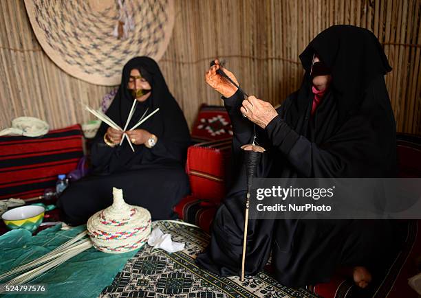 Emirati women wearing a traditional show traditional methodes to make some local artisanat products. Jebel Hafeet, Abu Dhabi, UAE. 10 October 2015.