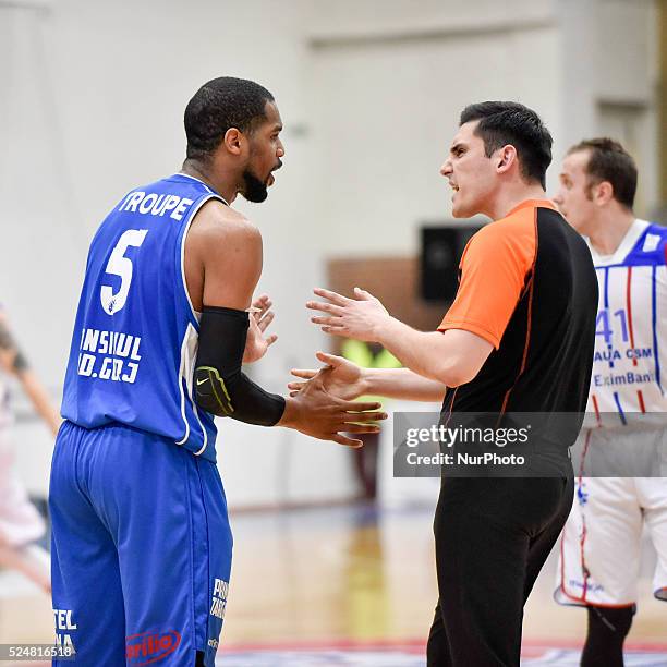 Porter Silvanus Troupe of CS Energia Targu Jiu and the referee in action during the LNBM - Men's National Basketball League Romania game between...
