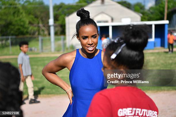 Singer Kelly Rowland attends the Boys and Girls club on April 26, 2016 in Atlanta, Georgia.