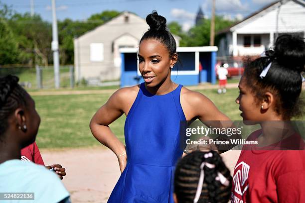 Singer Kelly Rowland attends the Boys and Girls club on April 26, 2016 in Atlanta, Georgia.