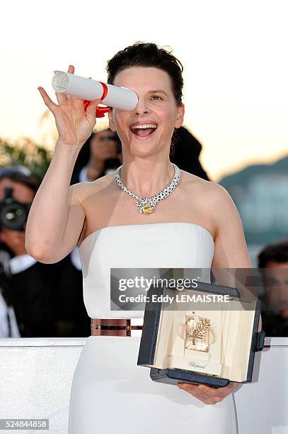 Juliette Binoche with his award of Best Performance by an Actress at the photo call for "The Palme d'Or Award Ceremony? during the 63rd Cannes...