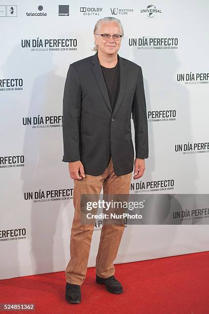 Tim Robbins attends 'Un Dia Perfecto' photocall at Villamagna Hotel on August 25, 2015 in Madrid, Spain.