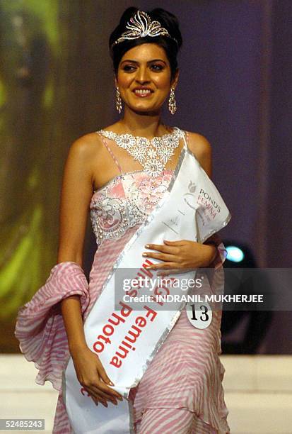 Pond's Femina Miss India 2005, Miss Photogenic Pooja Arora smiles during the finals of in Bombay 27 March 2005.The winners of this year's Pond's...