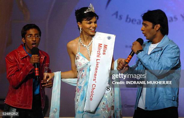 Indian idol fame singers Amit sana9L) and Rahul Vaidya croon as they woo Pond's Femina Miss India 2005, Miss Listeners Choice Shibani Sabikhi during...