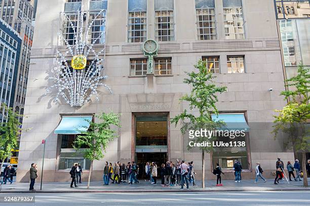 new york 5th avenue (tiffany & co.) - tiffany's manhattan photos et images de collection