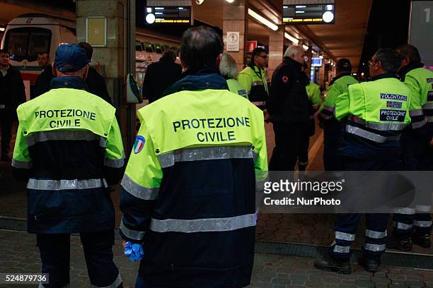 Some volunteers of the Civil Defense Region Piedmont awaits the arrival of the two trains from Lourdes after the flood in French Riviera. Turin,...