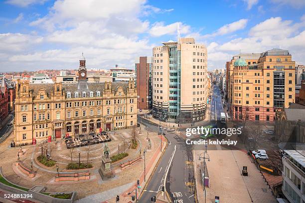 praça da cidade de leeds - leeds imagens e fotografias de stock