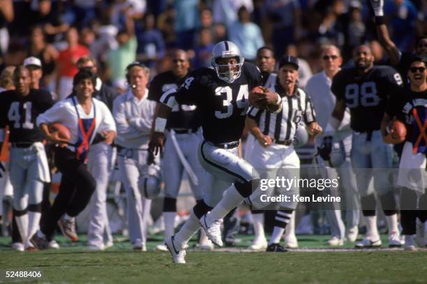 Bo Jackson of the Los Angeles Raiders carries the ball upfield during the game against the Kansas City Chiefs on October 15, 1989 at Arrowhead...