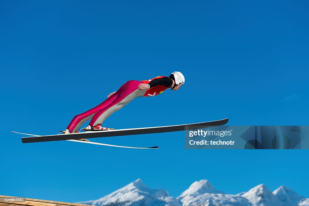 Jeune homme de saut à skis d'Action