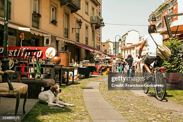 scene of the balon flea market in turin - torino stock-fotos und bilder