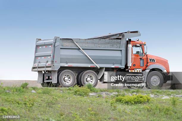 camión de descarga, vista lateral - camión de descarga fotografías e imágenes de stock
