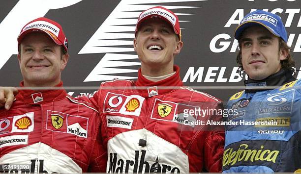Motorsport / Formel 1: GP von Australien 2004, Melbourne; Rubens BARRICHELL / Ferrari, Michael SCHUMACHER / Ferrari, Fernado ALONSO / Renault, auf...
