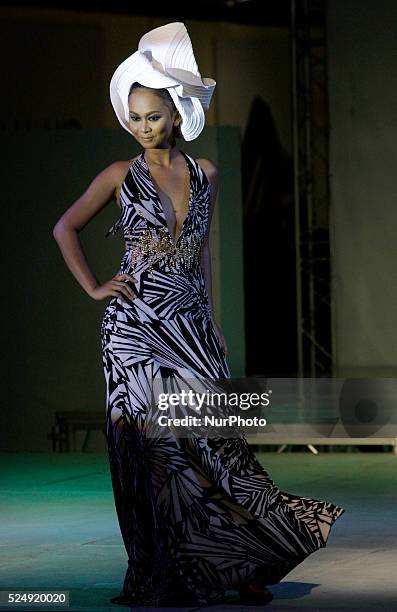 Mods Moda Model 71 Moda Mindanao Stock Photos, High-Res Pictures, and Images - Getty Images