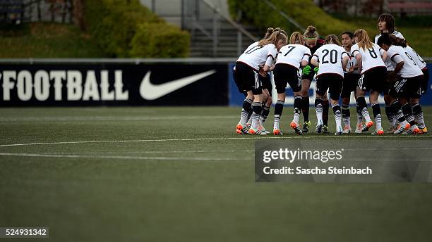 The team of Germany warms up prior to the U17 Girl's international friendly match between Netherlands and Germany on April 27, 2016 in Rijssen,...