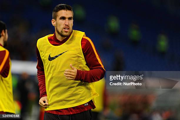 Strootman durante il riscaldamento during the Serie A match between AS Roma and Torino FC at Olympic Stadium, Italy on November 09, 2014.