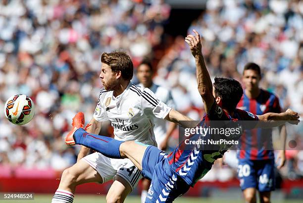 Real Madrid's Spanish midfielder Asier Illarramendi and Eibar's Spanish midfielder Sa��l Berj��n during the Spanish League 2014/15 match between Real...