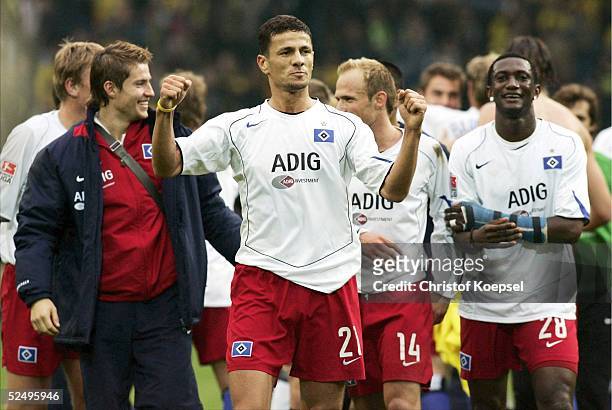 Fussball: 1. Bundesliga 04/05, Dortmund; Borussia Dortmund - Hamburger SV; Vyacheslav HLEB, Khalid BOULAHROUZ, David JAROLIM und Collin BENJAMIN /...