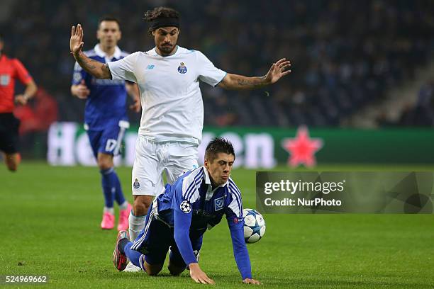 Porto's Itaian forward Pablo Osvaldo and Dynamo Kiev's defender Yevhen Khacheridi in action during the UEFA Champions League match between FC Porto...
