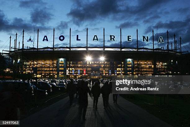 Fussball: 1. Bundesliga 04/05, Hamburg; Hamburger SV - FC Schalke 04; HSV Fans auf dem Weg zur AOL ARENA 07.11.04.