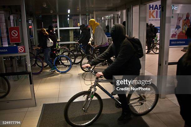 Students in bicycle protest inside the mall in the city, Costanera Center asking for free and quality education for all, on July 19, 2013. Photo:...