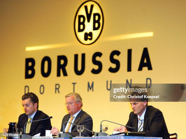 Fussball: 1. Bundesliga 04/05, Dortmund; Borussia Dortmund / Mitgliederversammlung; Vizepraesident Doktor Henning KREKE,Praesident Gerd NIEBAUM und...