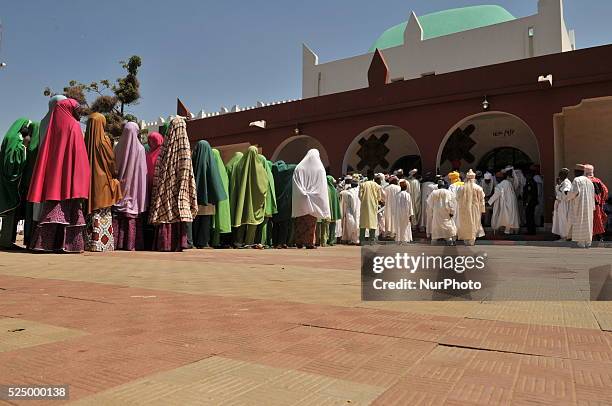 People gather to welcome the Emir of Kano Muhammad Sanusi II as he returns back from this year hajj 2015, Kano, Nigeria 2015 16 October 2015 Photo:...