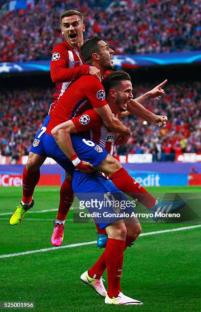 Saul Niguez of Atletico Madrid celebrates with team mates as he scores their first goal during the UEFA Champions League semi final first leg match...