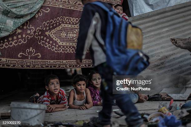 Szf8dce7 Caption Palestinian children play next to their home destroyed during the 50-day conflict between Hamas militants and Israel, in Shejaiya...