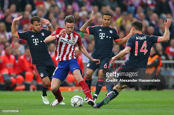 Saul Niguez of Atletico Madrid takes on Juan Bernat, Thiago Alcantara and Xabi Alonso of Bayern Munich during the UEFA Champions League semi final...