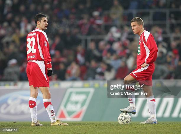 Fussball: 2. Bundesliga 04/05, Koeln; 1. FC Koeln - Rot Weiss Erfurt 1:1; Vassilios TSIARTAS, Lukas PODOLSKI / Koeln 05.12.04.