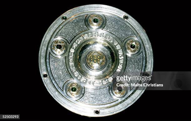 Fussball: 1. Bundesliga 04/05, Bremen; Eroeffnung " Wuseum " Werder Bremen; Die Meisterschaftsschale von .04.