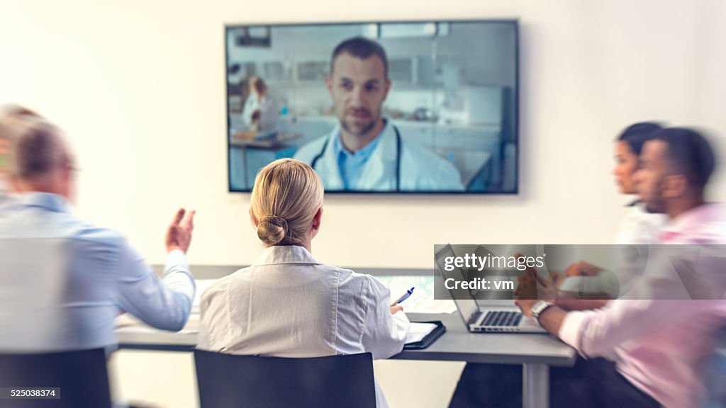 El equipo de negocios tiene Videoconferencia